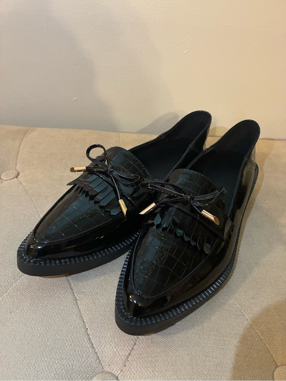 Black Patent Faux Croc-Embossed Women’s Loafers with Tassel Detail - Picture 2 of 6